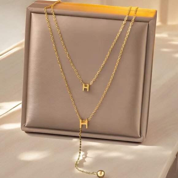 18K Gold Plated Stainless Steel H Pendant Necklace - Picture 2 of 4